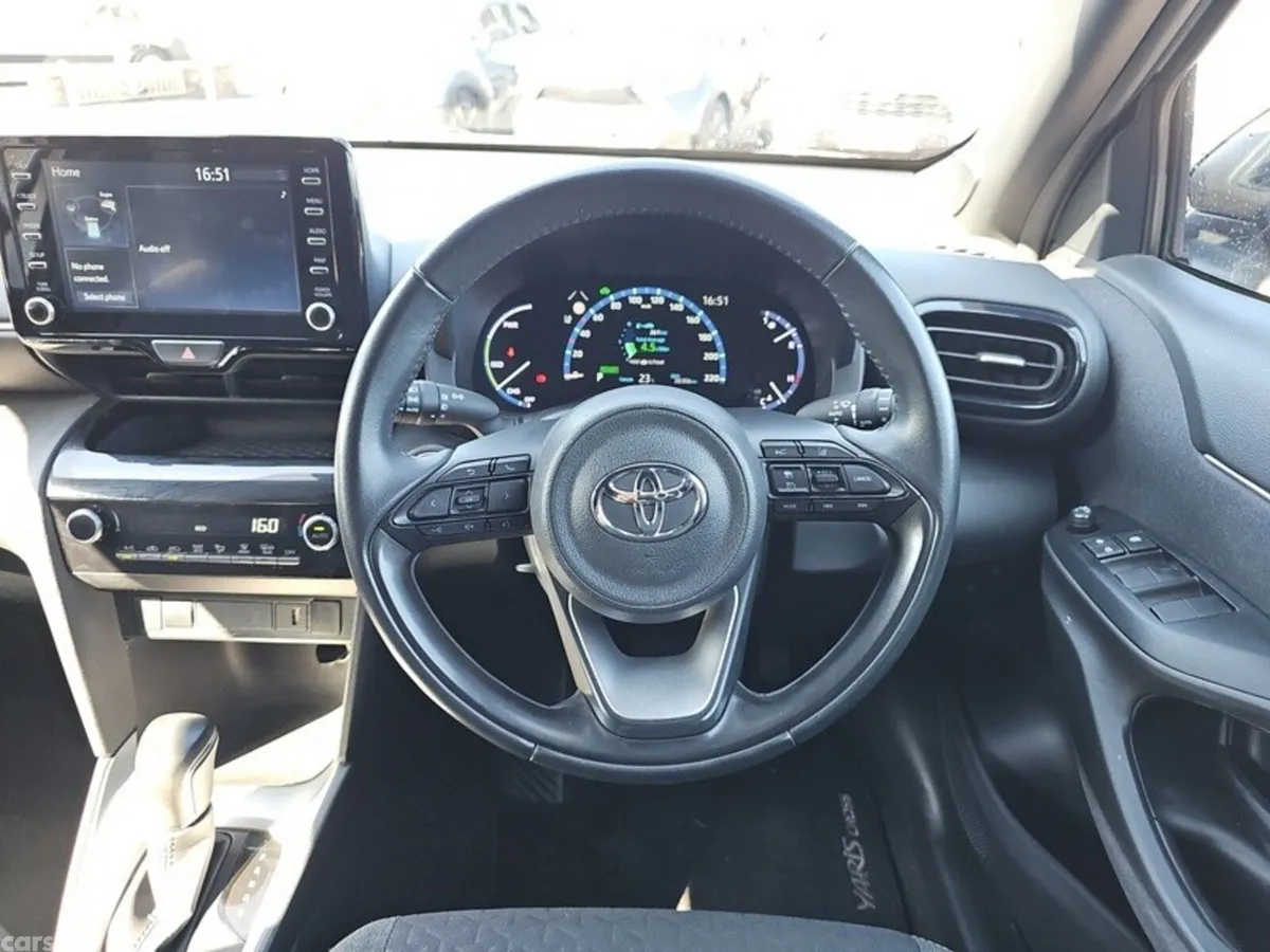 Toyota Yaris Cross Hatchback, Petrol Hybrid, 2023, Grey