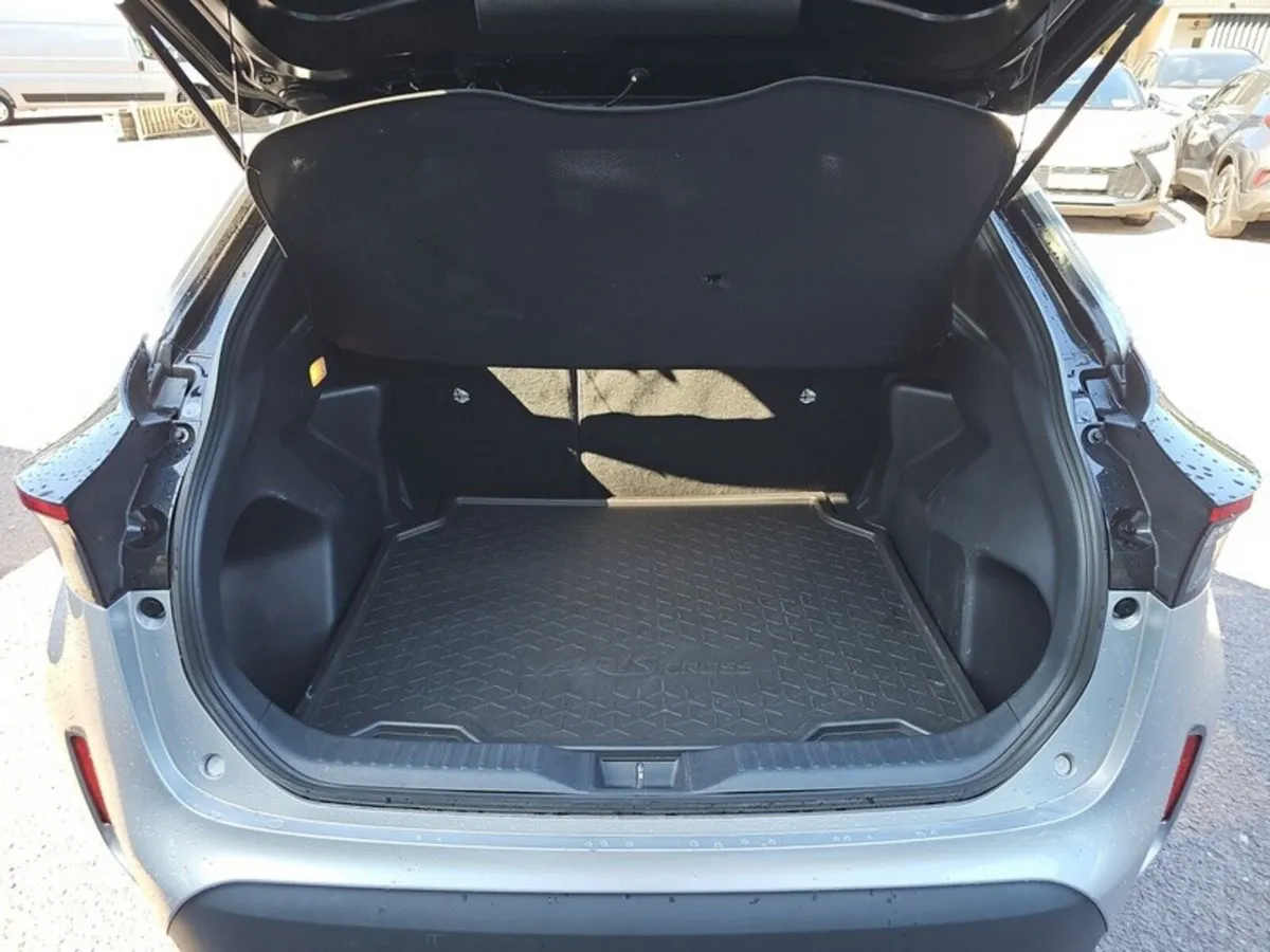 Toyota Yaris Cross Hatchback, Petrol Hybrid, 2023, Grey