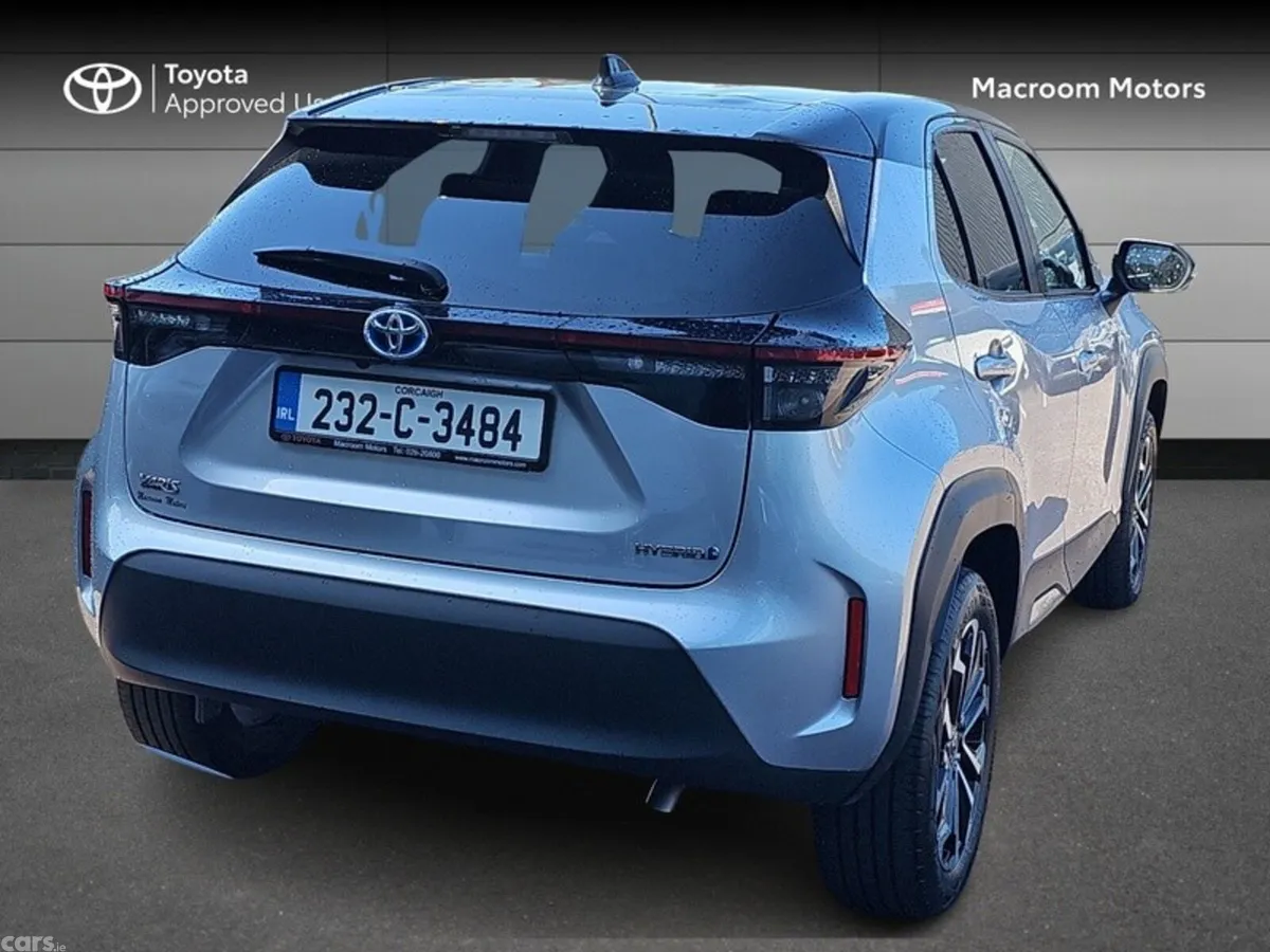 Toyota Yaris Cross Hatchback, Petrol Hybrid, 2023, Grey