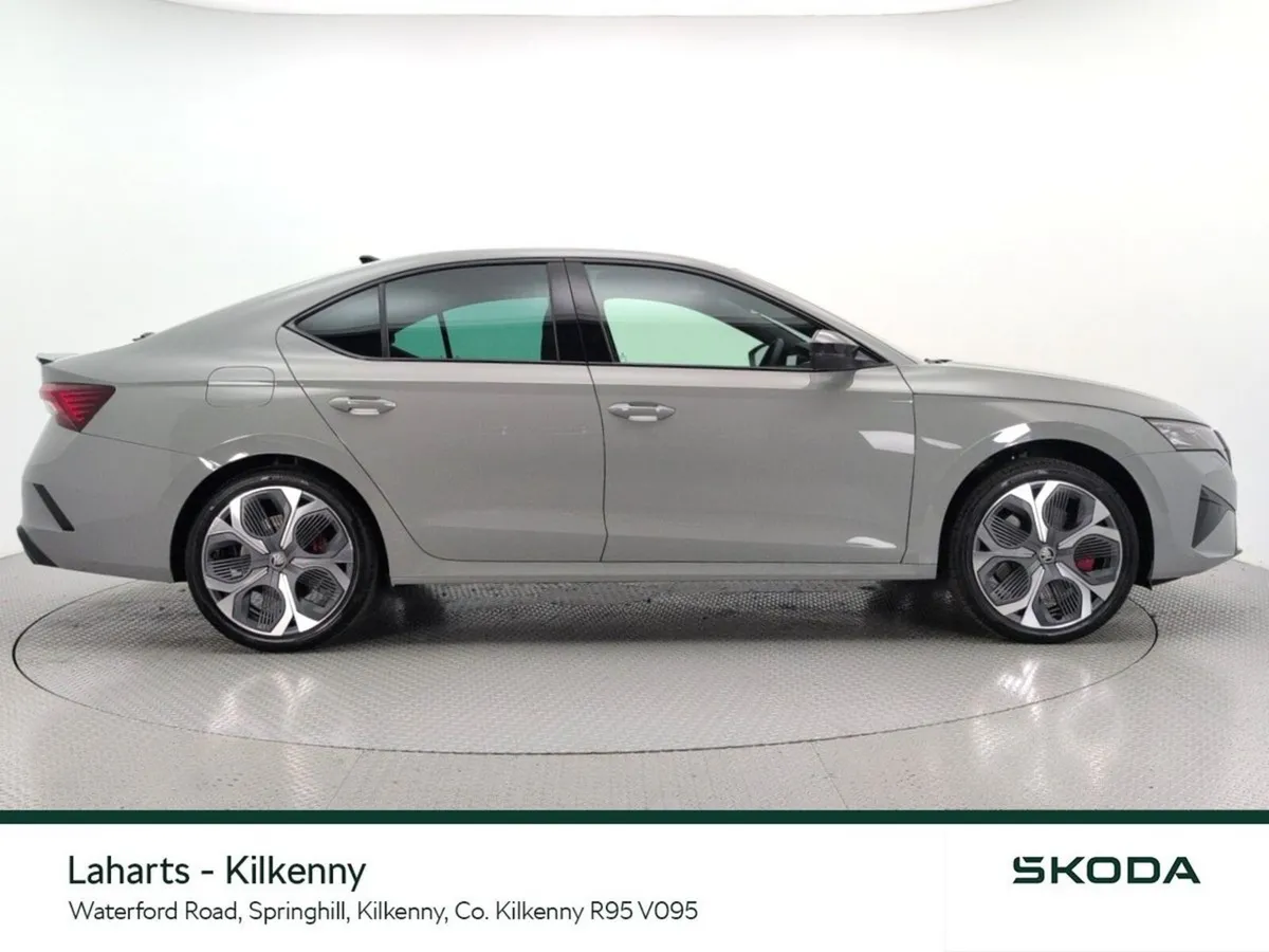 Skoda Octavia Saloon, Petrol, 2026, Grey