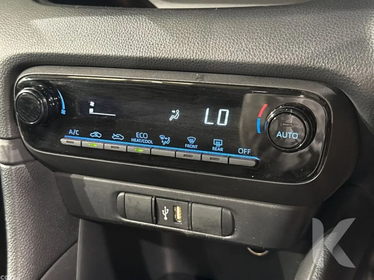 Toyota Yaris Hatchback, Petrol Hybrid, 2023, White