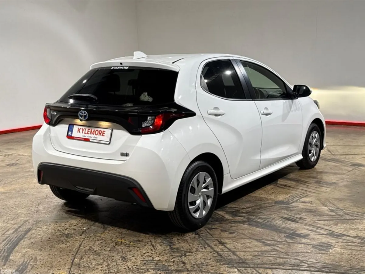 Toyota Yaris Hatchback, Petrol Hybrid, 2023, White