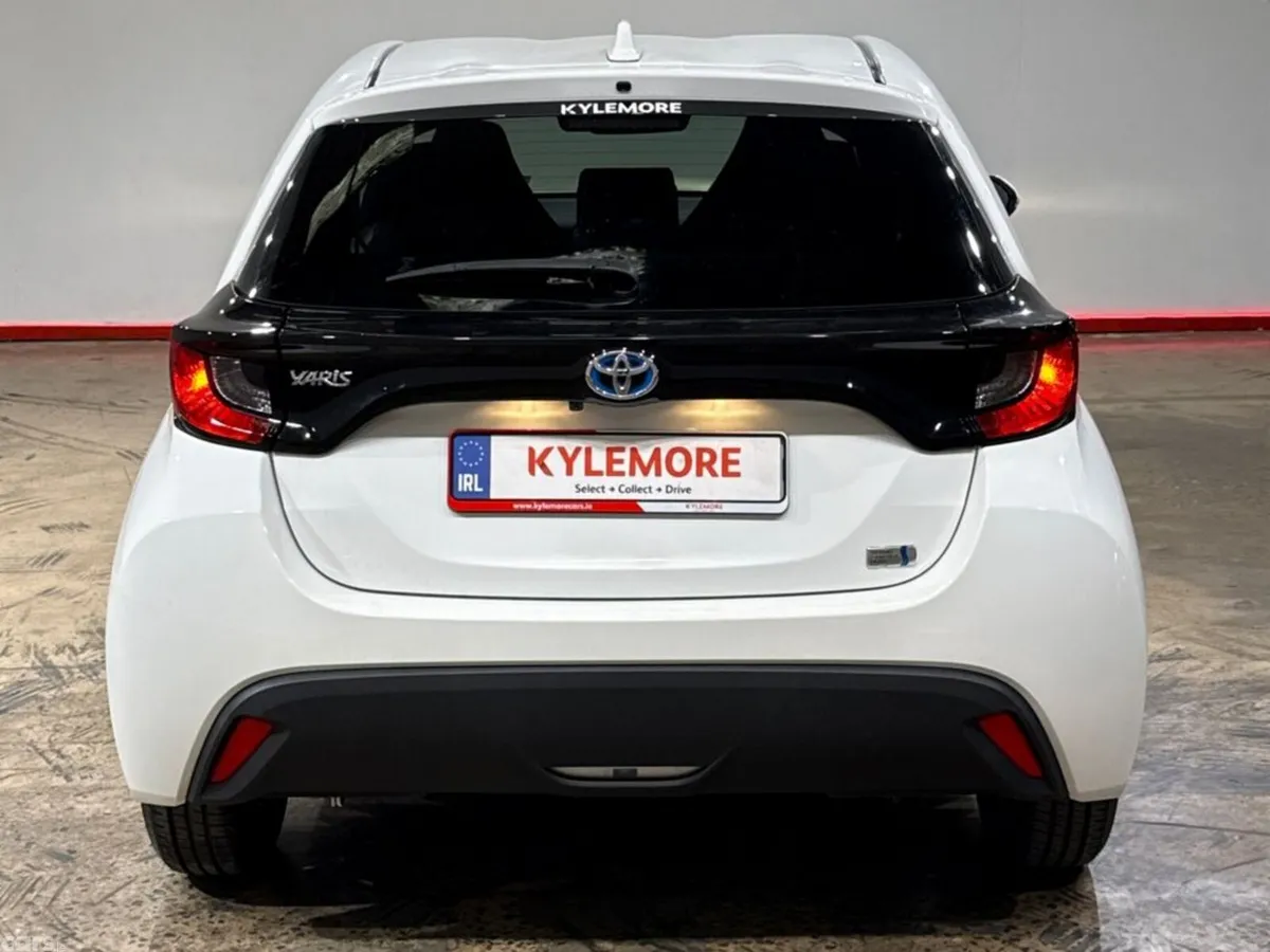 Toyota Yaris Hatchback, Petrol Hybrid, 2023, White