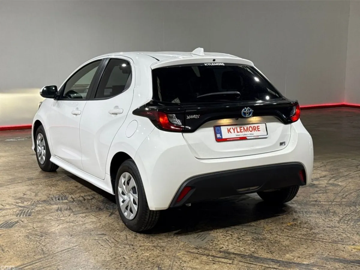 Toyota Yaris Hatchback, Petrol Hybrid, 2023, White