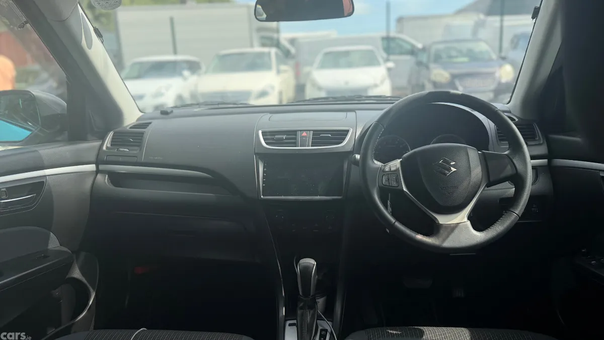 Suzuki Swift Hatchback, Petrol, 2014, White