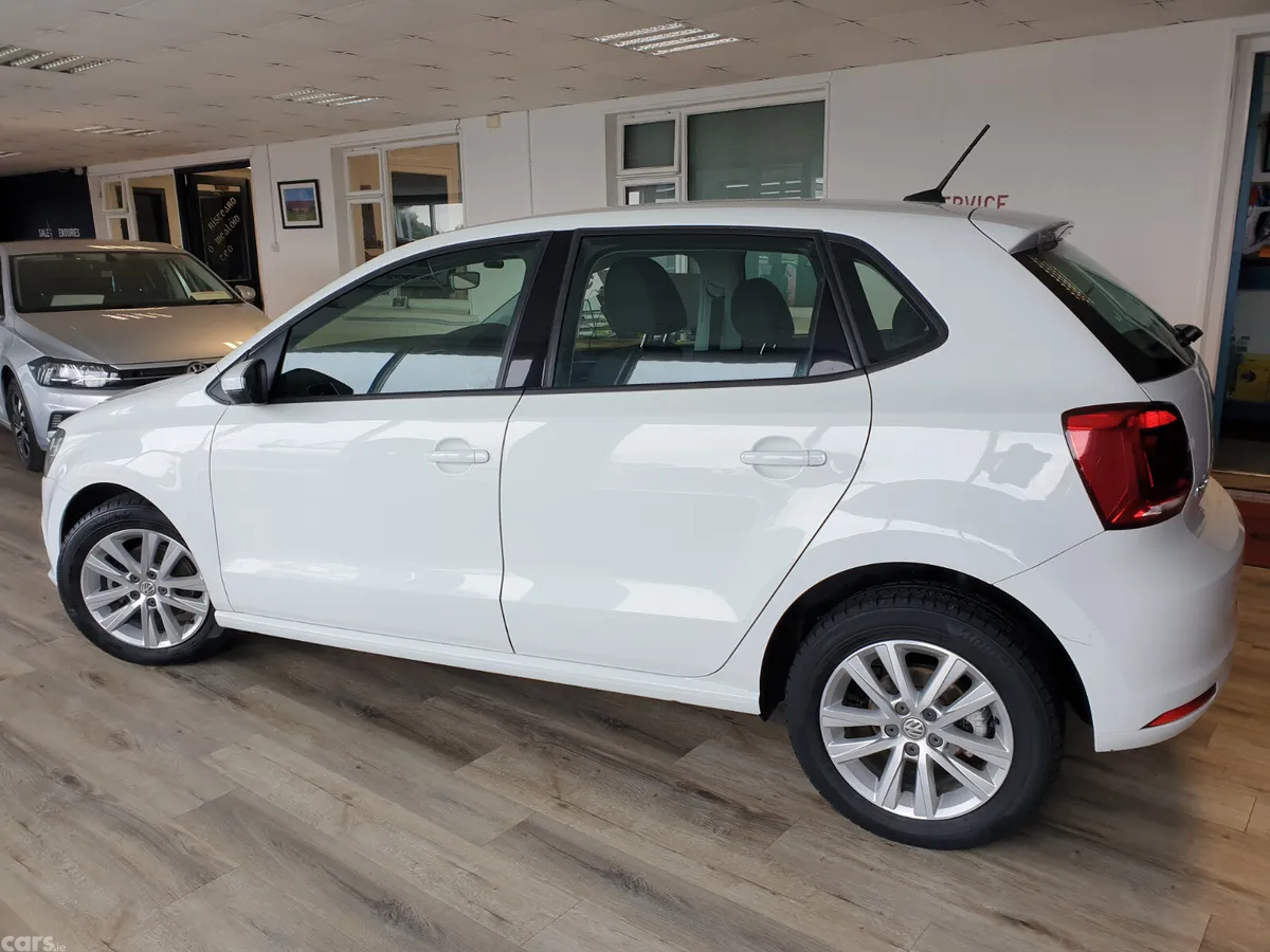Volkswagen Polo Hatchback, Petrol, 2017, White