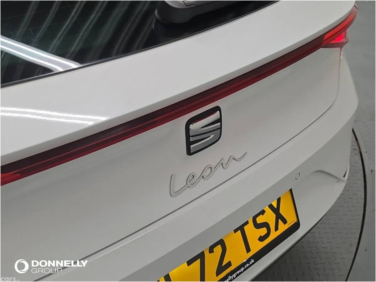 SEAT Leon Hatchback, Petrol, 2023, White
