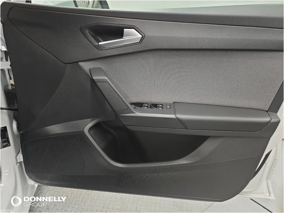 SEAT Leon Hatchback, Petrol, 2023, White
