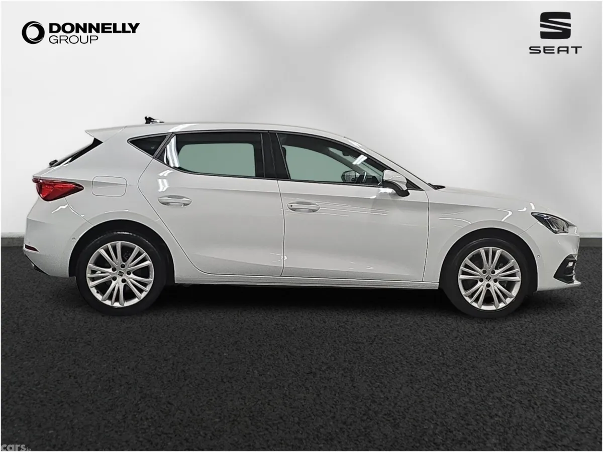 SEAT Leon Hatchback, Petrol, 2023, White