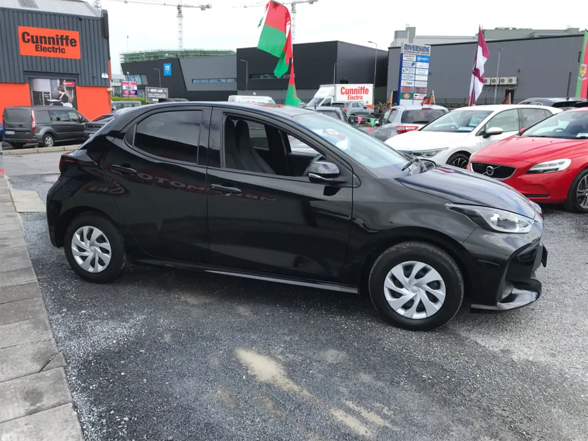Toyota Yaris Hatchback, Petrol, 2021, Black