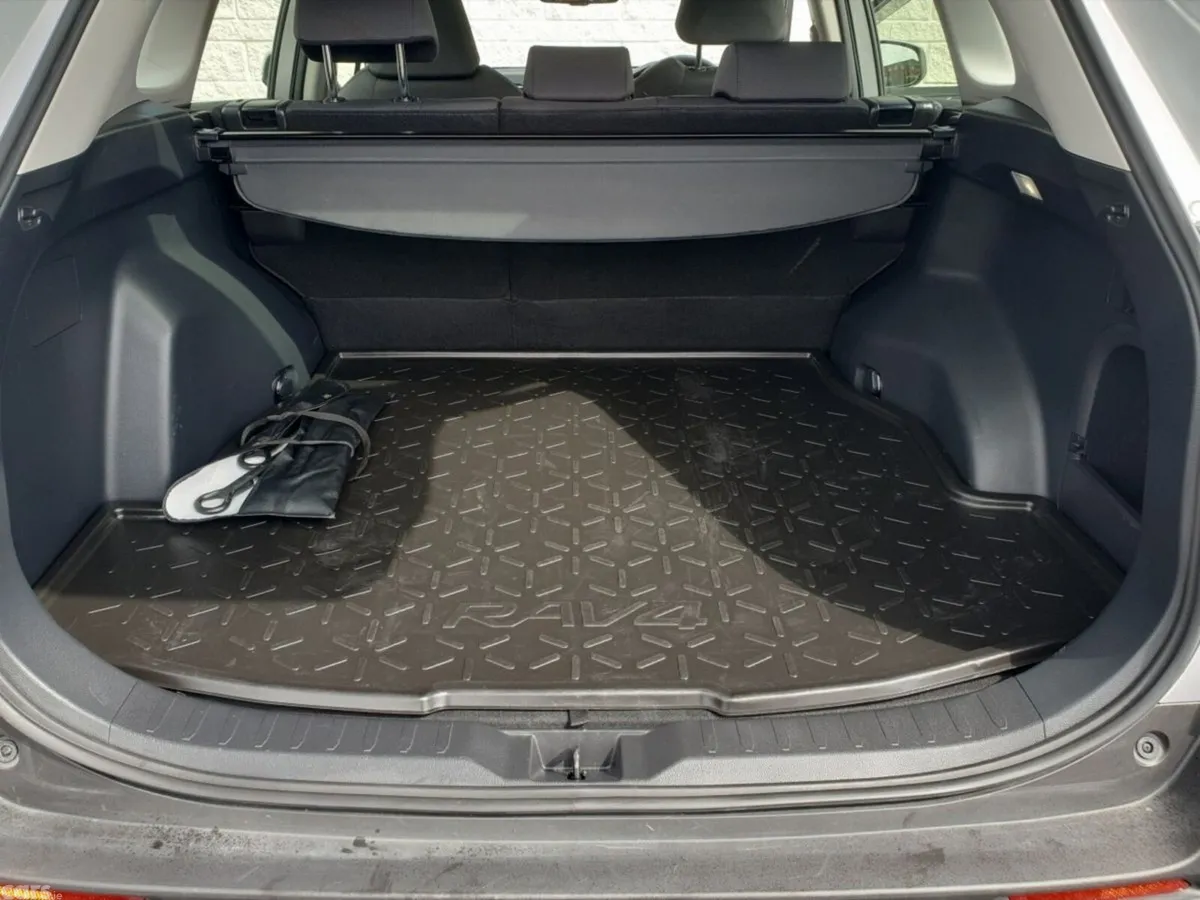 Toyota RAV4 SUV, Petrol Hybrid, 2024, Grey