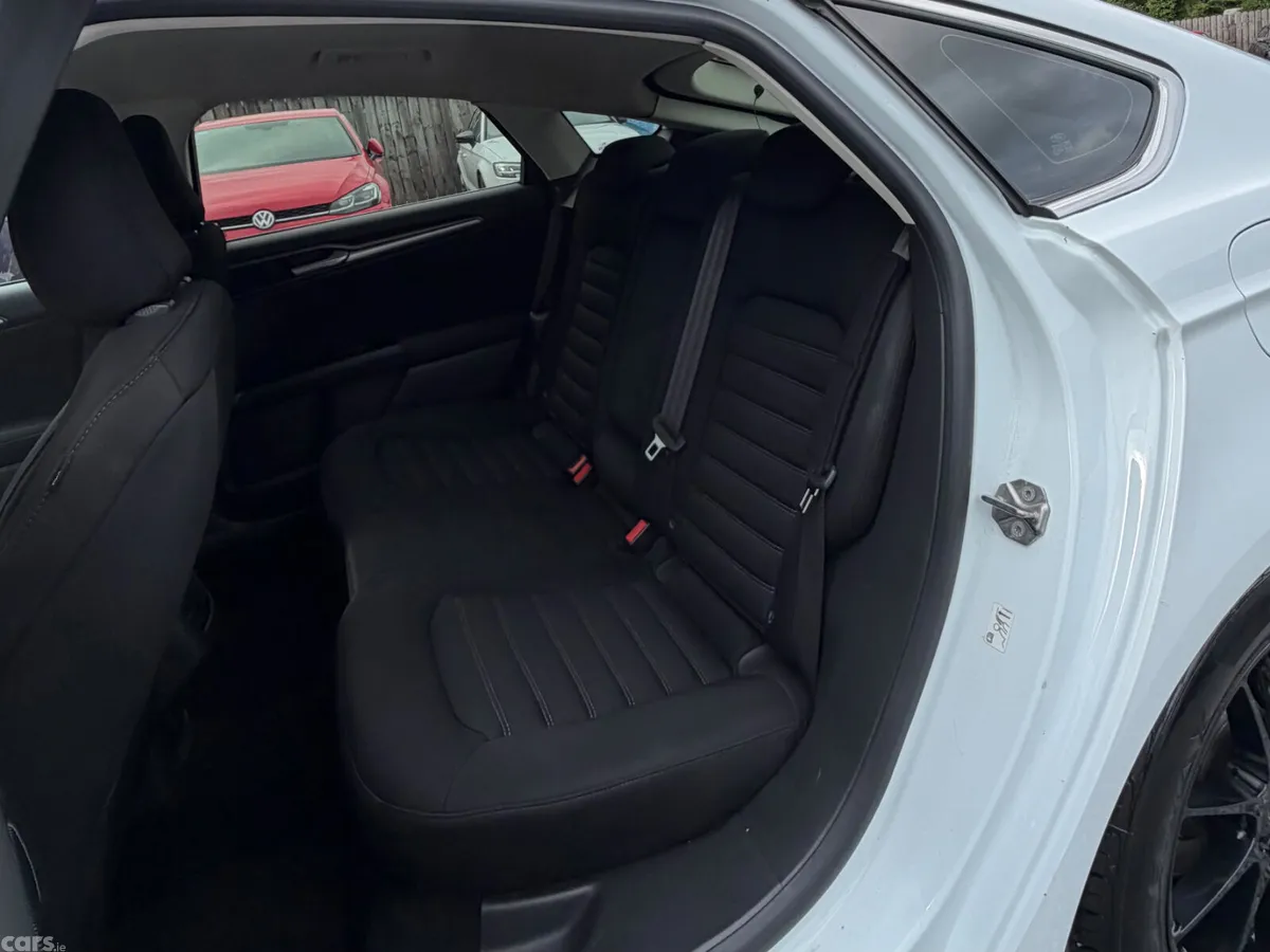Ford Mondeo Hatchback, Diesel, 2017, White