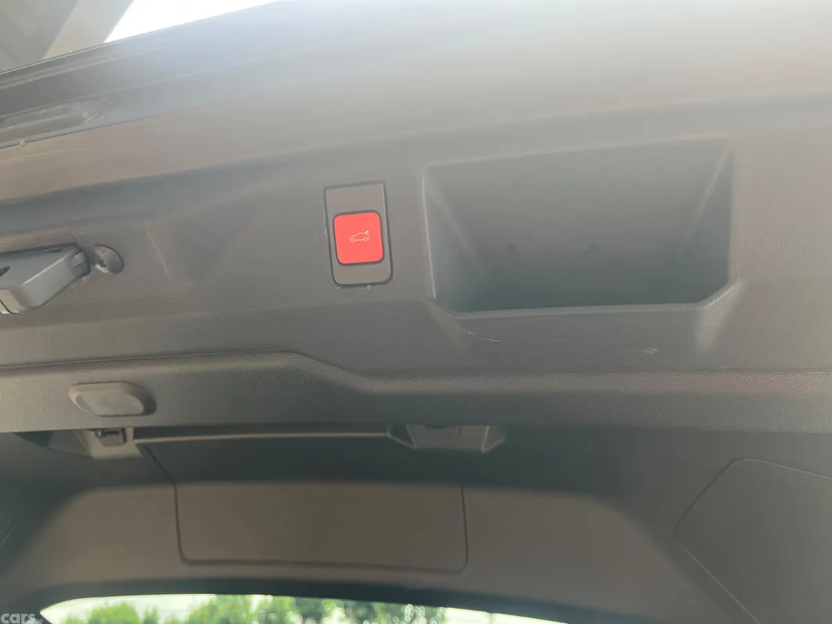 Peugeot 5008 MPV, Petrol Hybrid, 2025, Grey