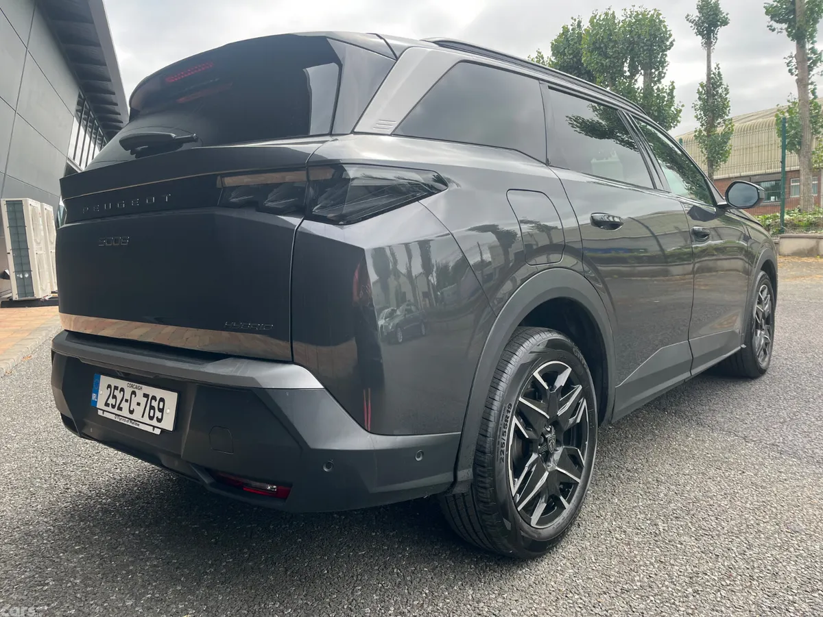 Peugeot 5008 MPV, Petrol Hybrid, 2025, Grey