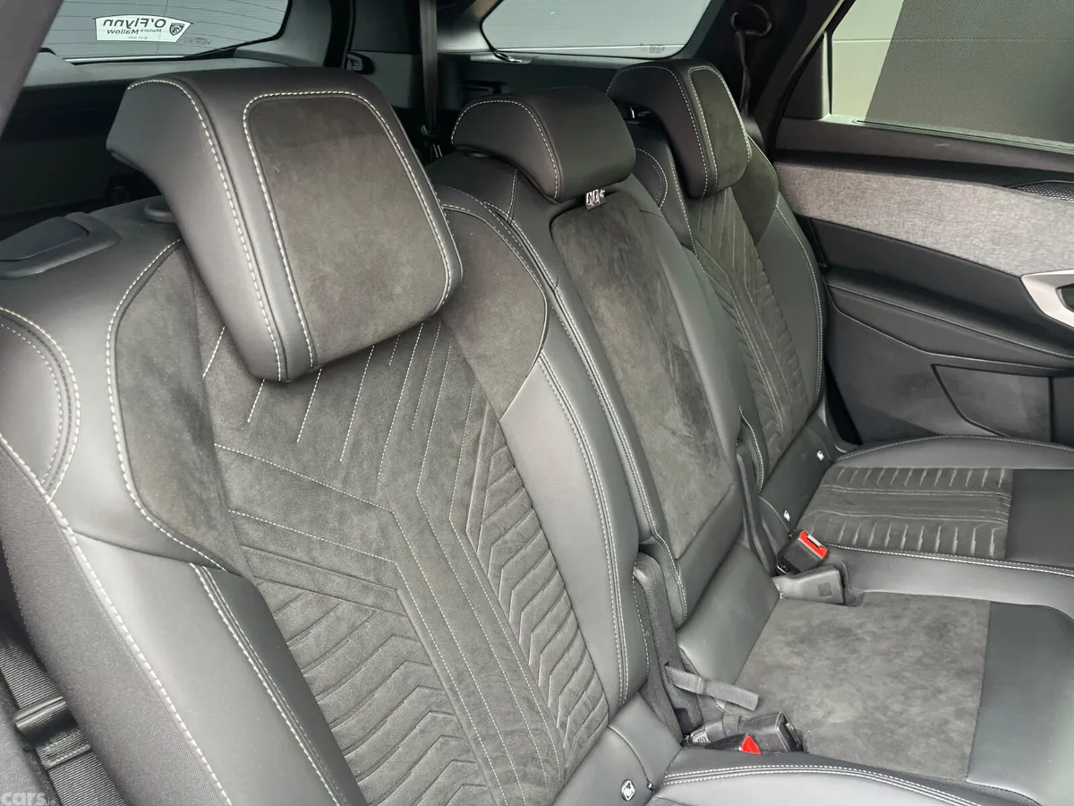Peugeot 5008 MPV, Petrol Hybrid, 2025, Grey