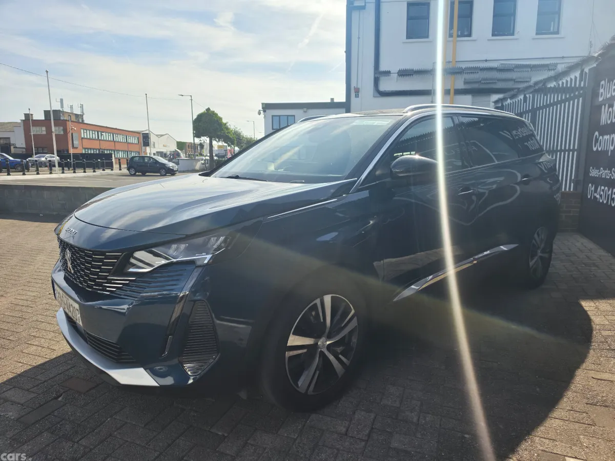 Peugeot 5008 MPV, Petrol, 2023, Blue