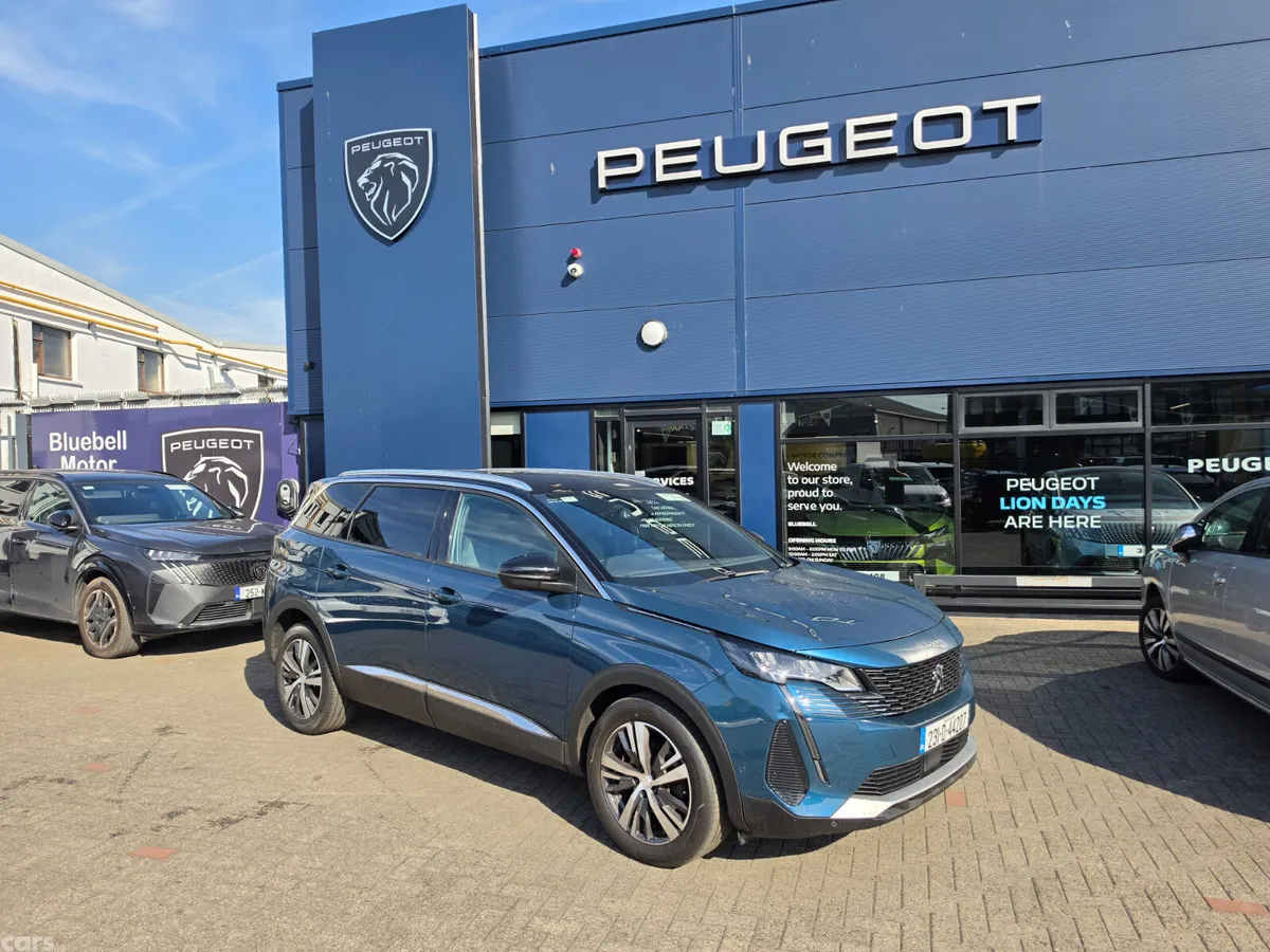 Peugeot 5008 MPV, Petrol, 2023, Blue
