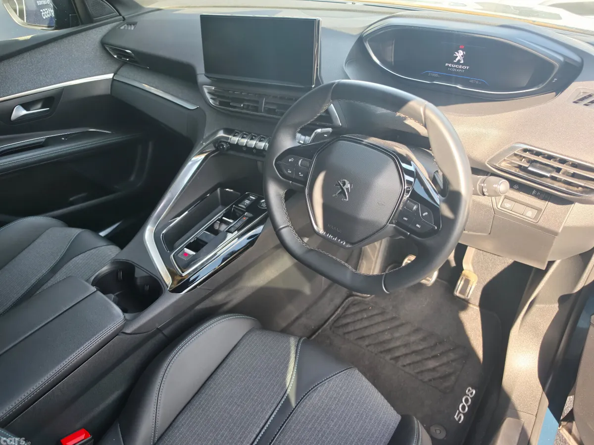 Peugeot 5008 MPV, Petrol, 2023, Blue