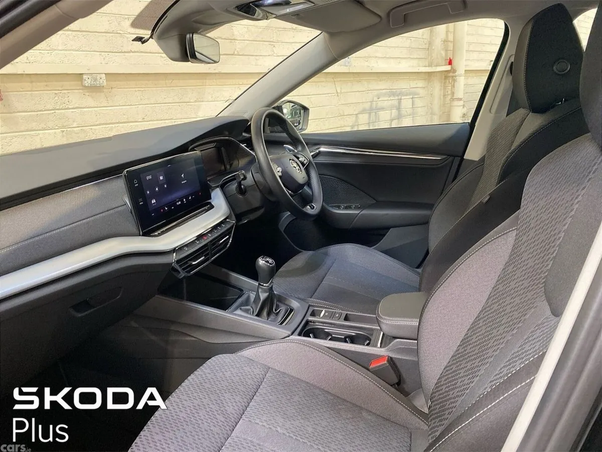 Skoda Octavia Saloon, Petrol, 2024, Black