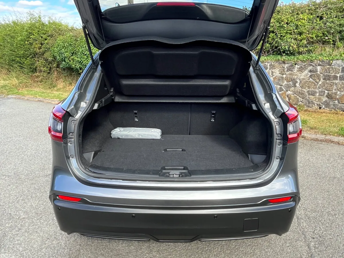 Nissan Qashqai MPV, Petrol, 2018, Grey