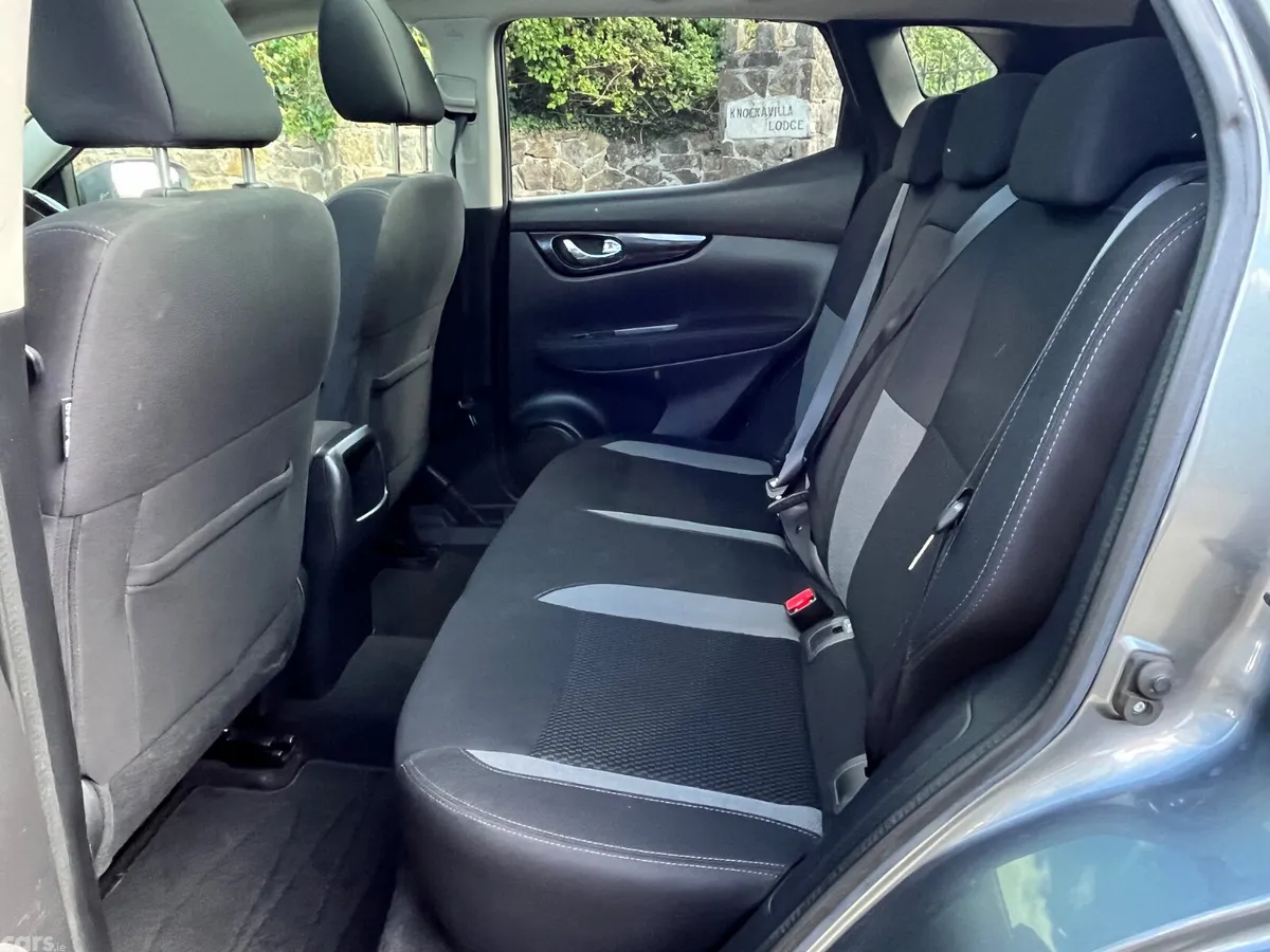 Nissan Qashqai MPV, Petrol, 2018, Grey