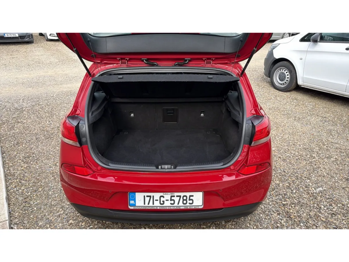 Hyundai i30 Hatchback, Diesel, 2017, Red