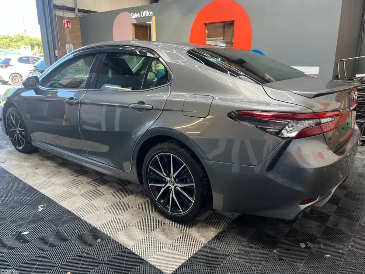 Toyota Camry Saloon, Petrol Hybrid, 2023, Grey
