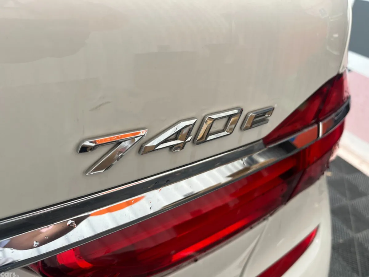 BMW 7-Series Saloon, Petrol, 2019, White