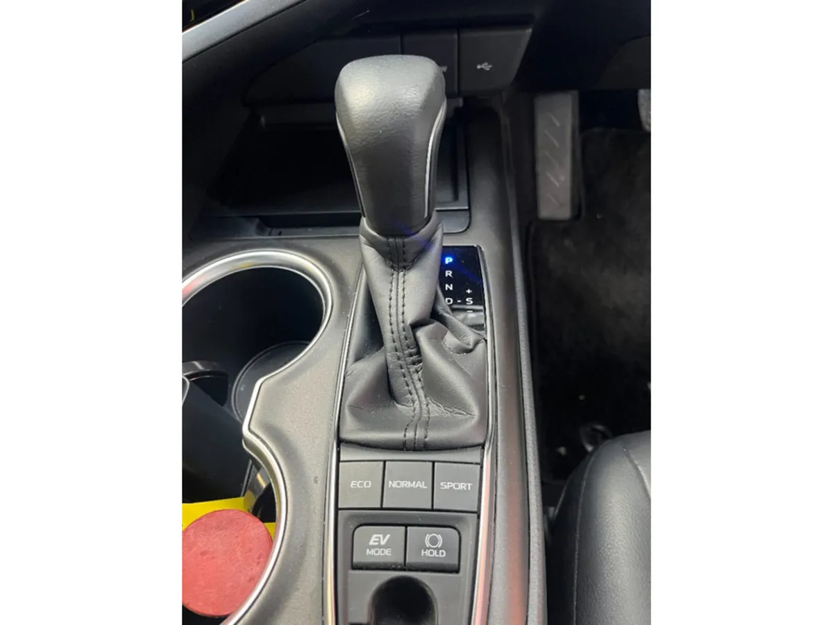 Toyota Camry Saloon, Petrol Hybrid, 2023, Grey