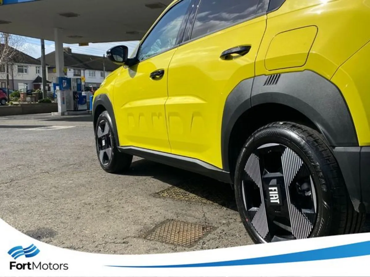 Fiat Grande Panda Hatchback, Petrol Hybrid, 2026, Yellow