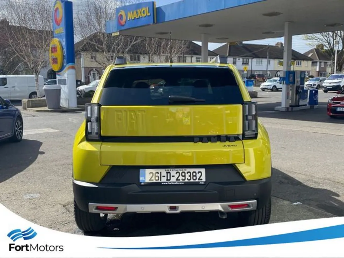 Fiat Grande Panda Hatchback, Petrol Hybrid, 2026, Yellow