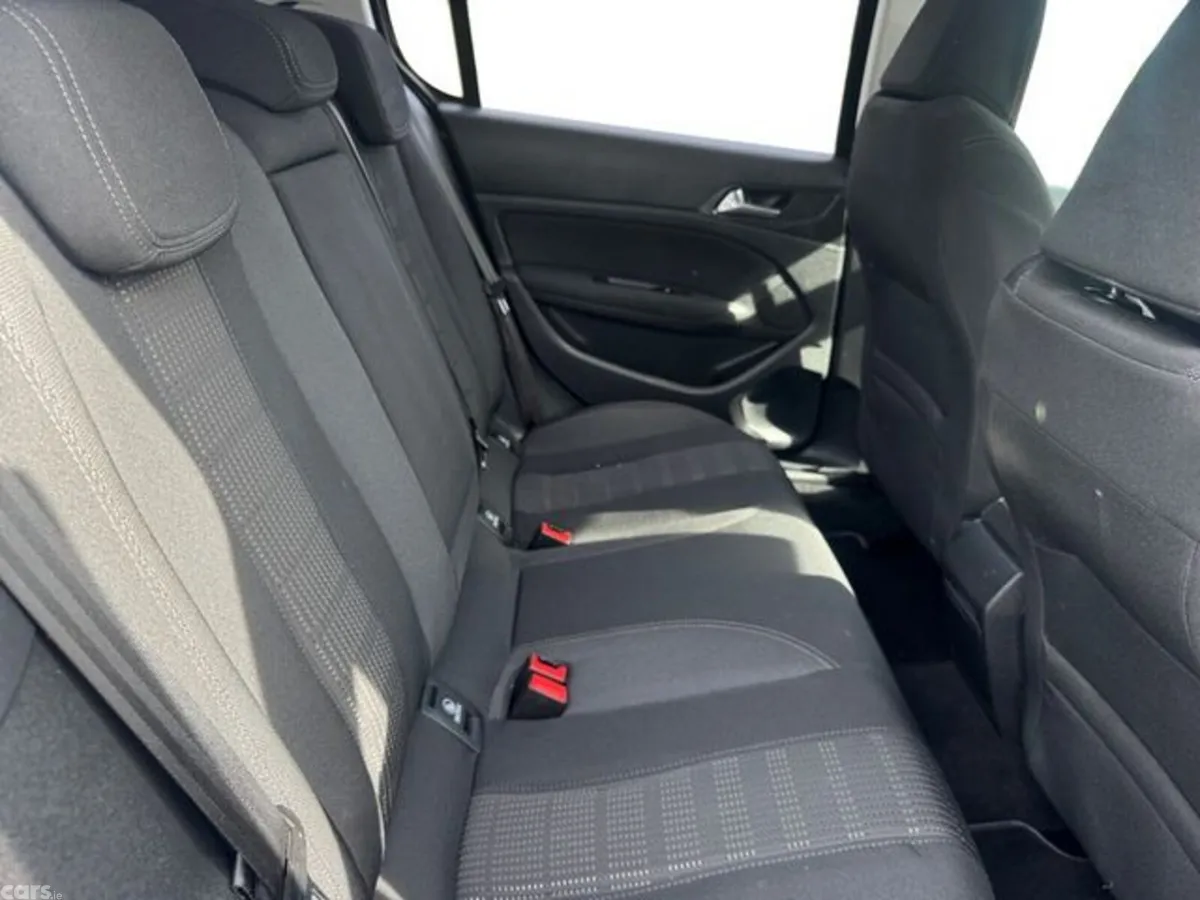 Peugeot 308 Hatchback, Diesel, 2016, Black