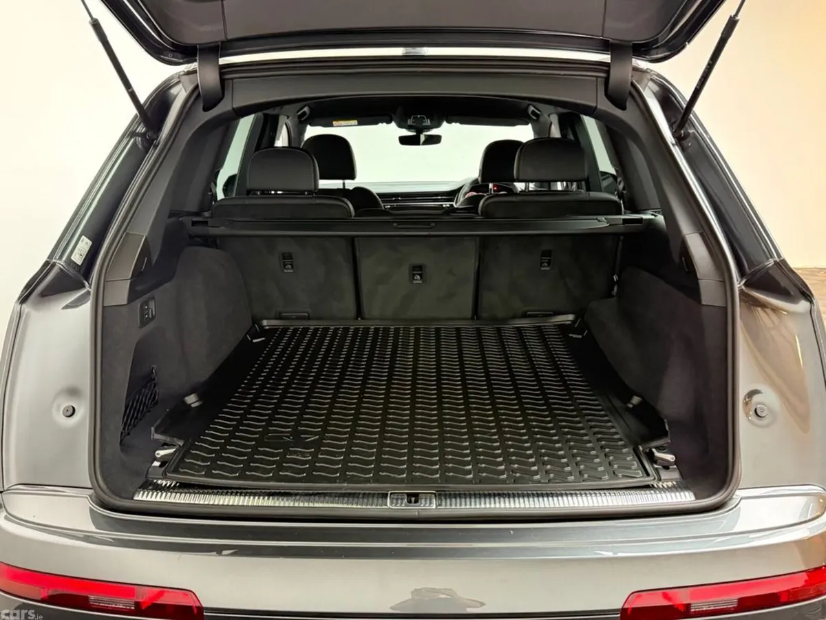 Audi Q7 SUV, Petrol Plug-in Hybrid, 2026, Grey