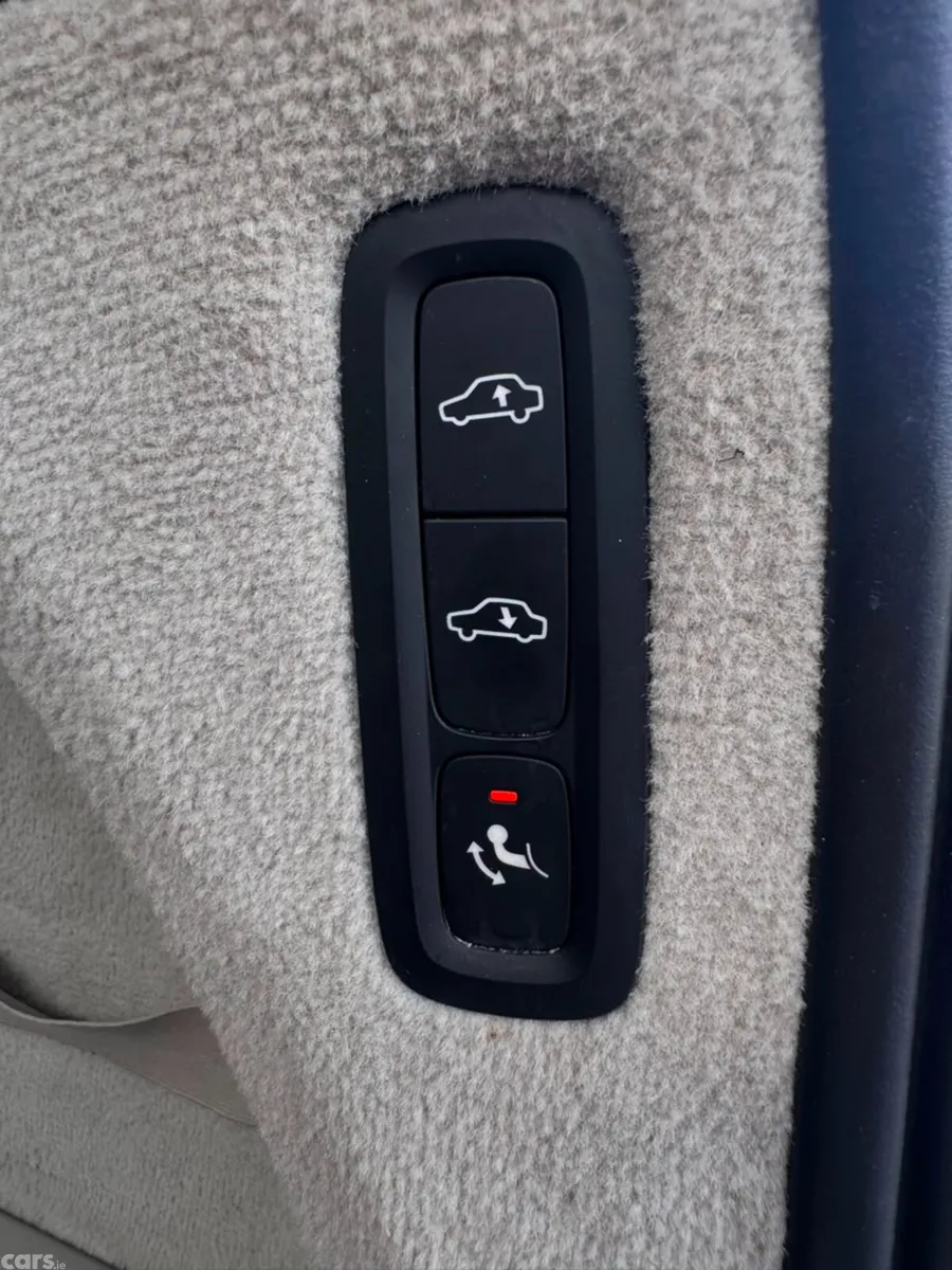 Volvo XC90 SUV, Petrol Plug-in Hybrid, 2016, Beige