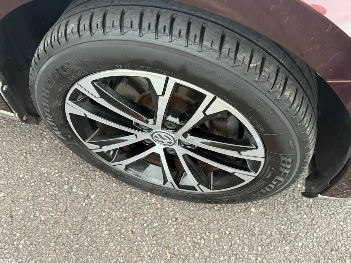 Volkswagen Passat Saloon, Diesel, 2018, Red