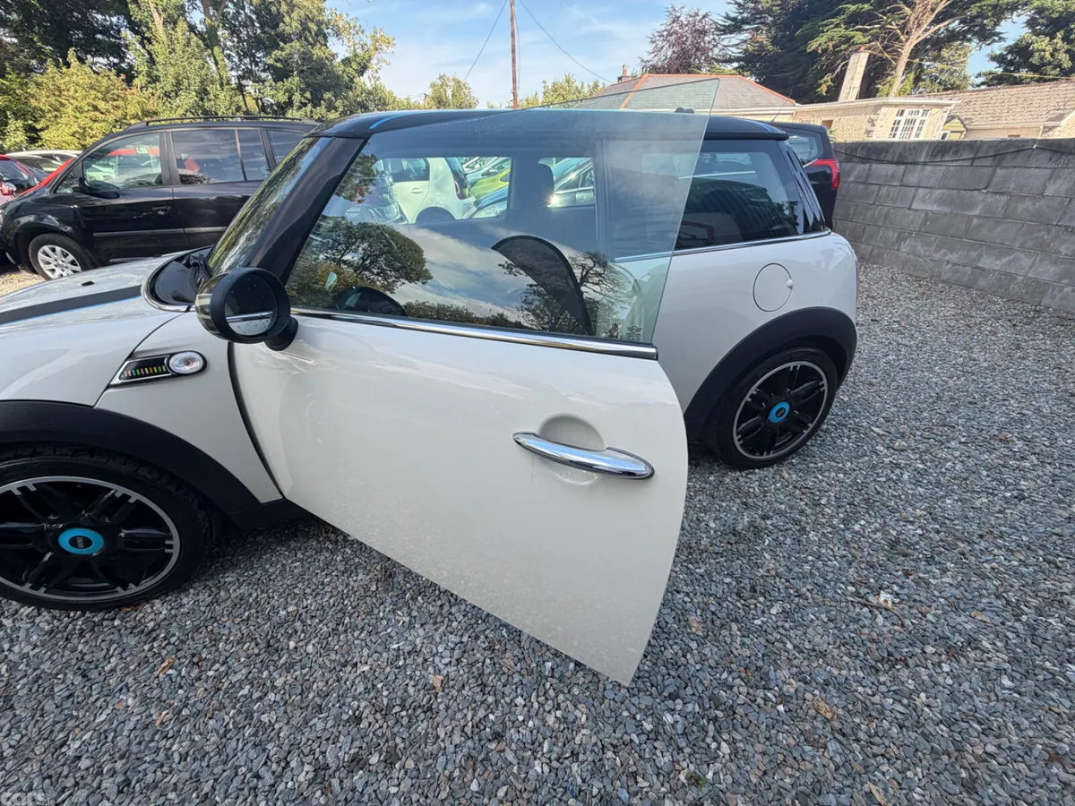 Mini Cooper Hatchback, Petrol, 2013, White