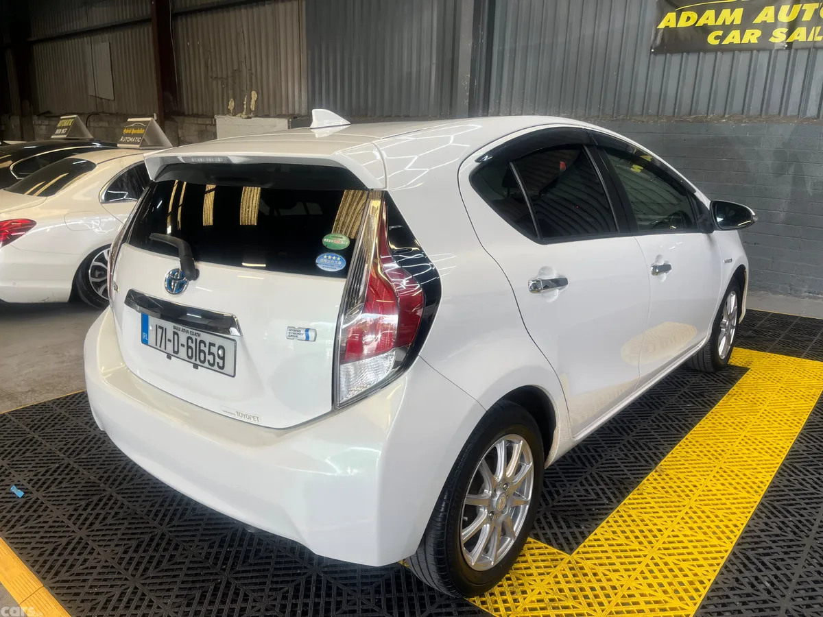 Toyota Aqua Hatchback, Petrol Hybrid, 2017, White