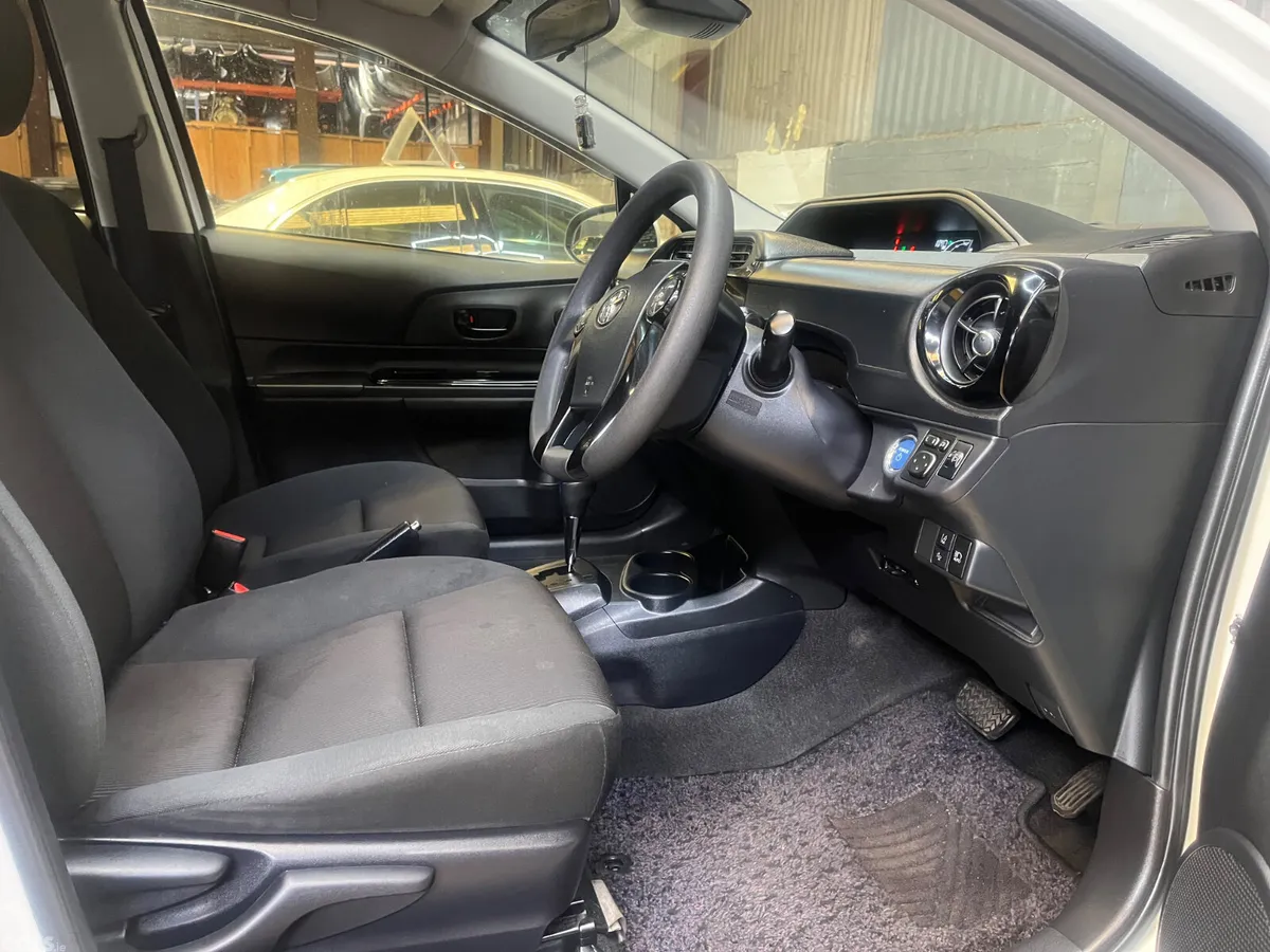 Toyota Aqua Hatchback, Petrol Hybrid, 2017, White