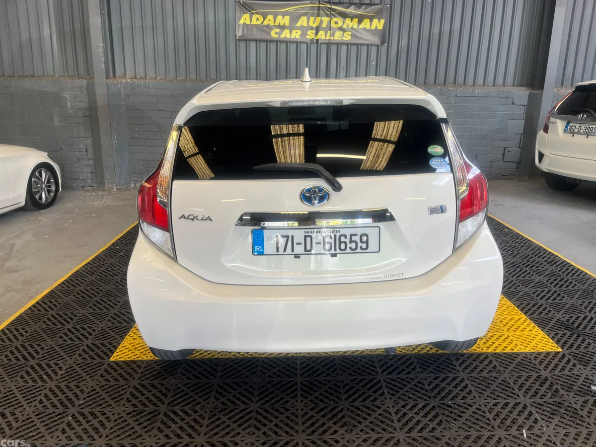 Toyota Aqua Hatchback, Petrol Hybrid, 2017, White