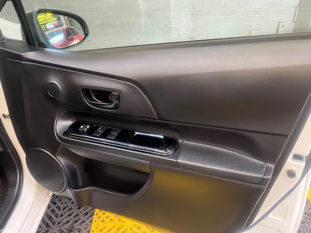 Toyota Aqua Hatchback, Petrol Hybrid, 2017, White
