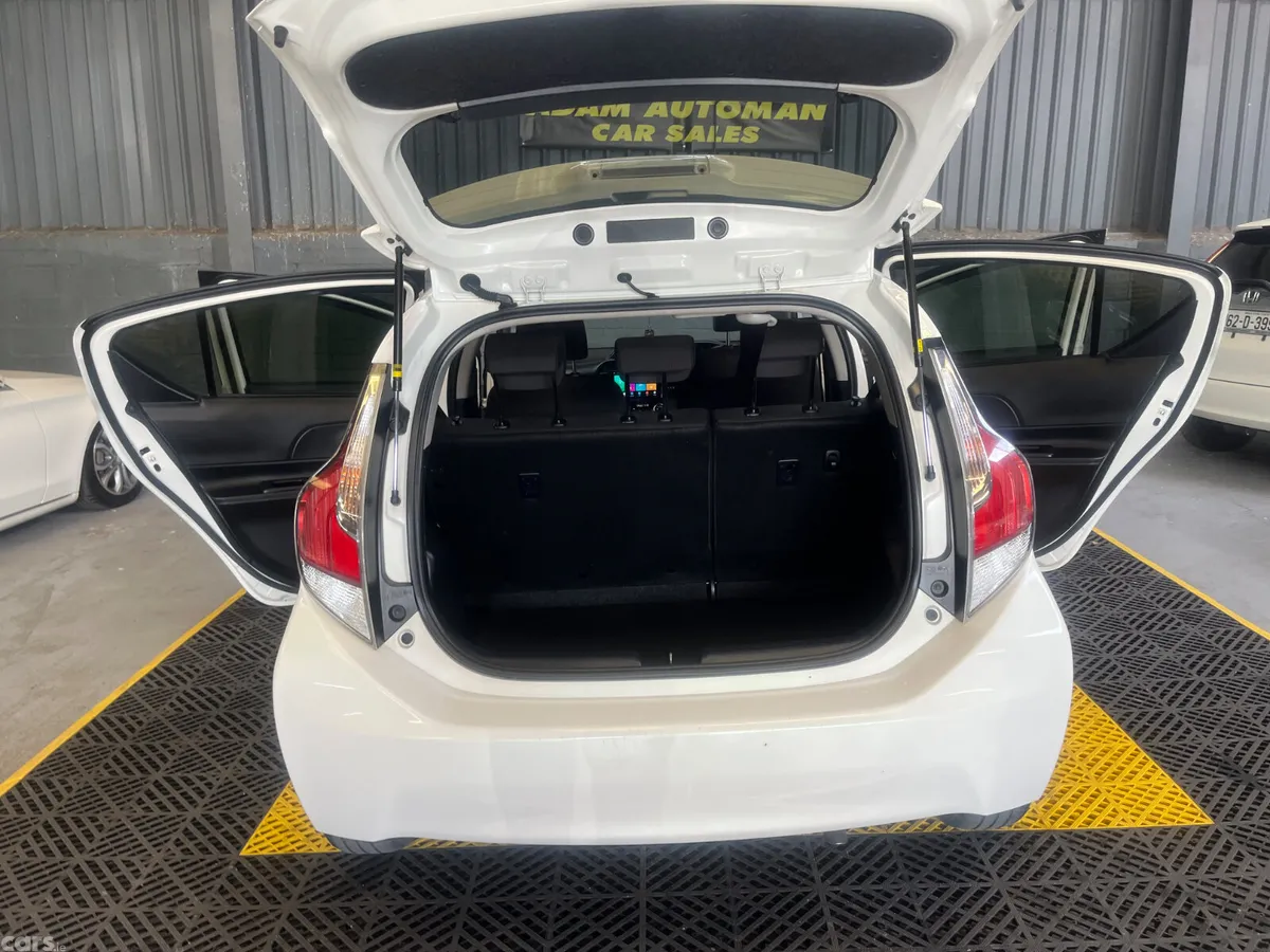 Toyota Aqua Hatchback, Petrol Hybrid, 2017, White
