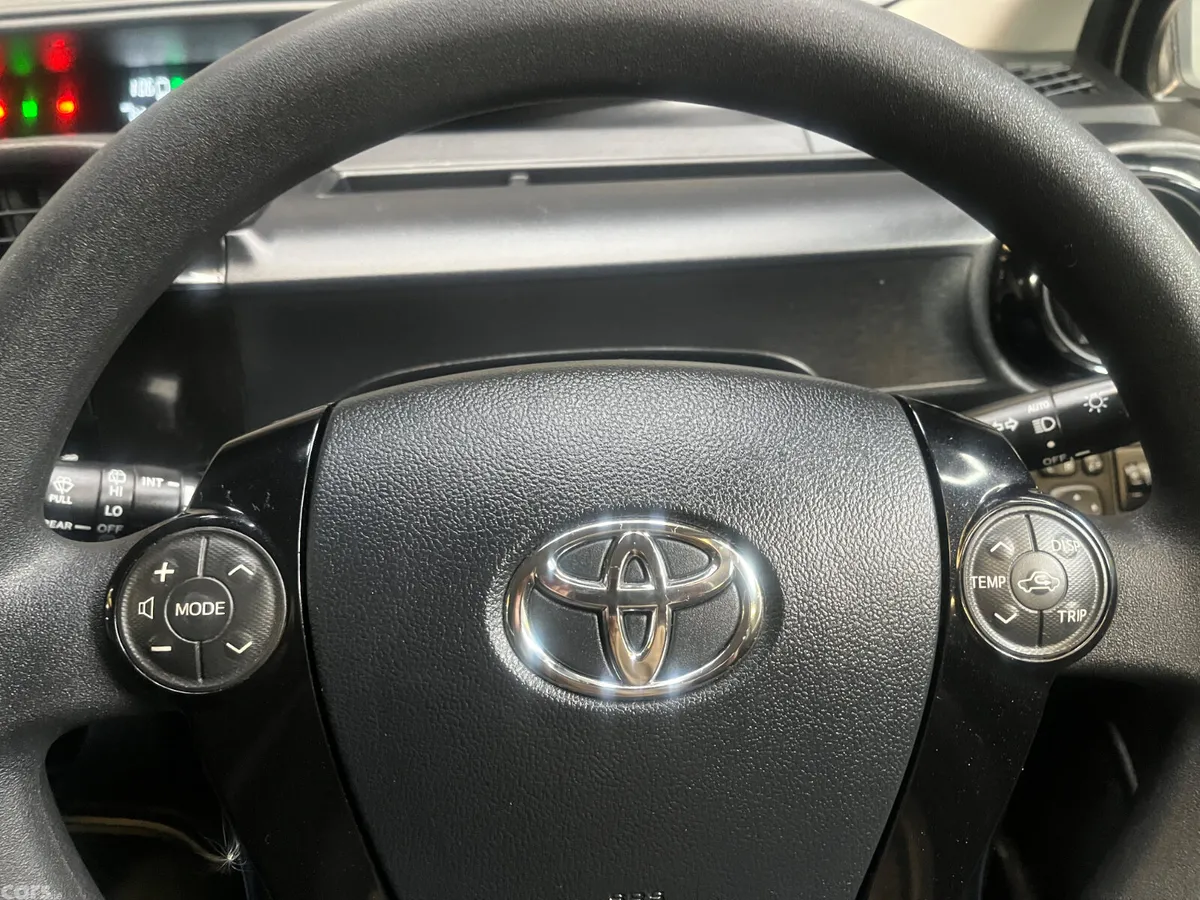 Toyota Aqua Hatchback, Petrol Hybrid, 2017, White