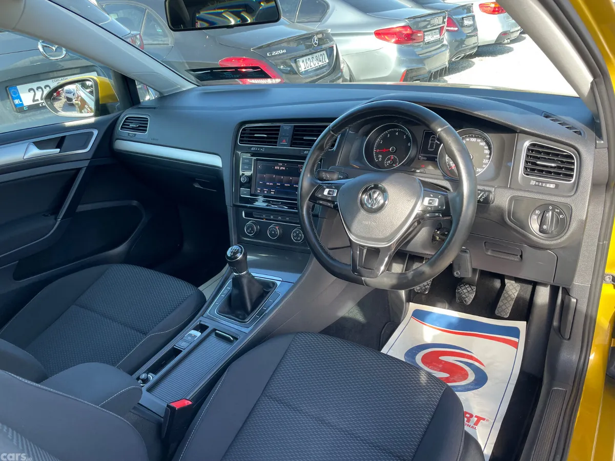 Volkswagen Golf Estate, Petrol, 2017, Yellow