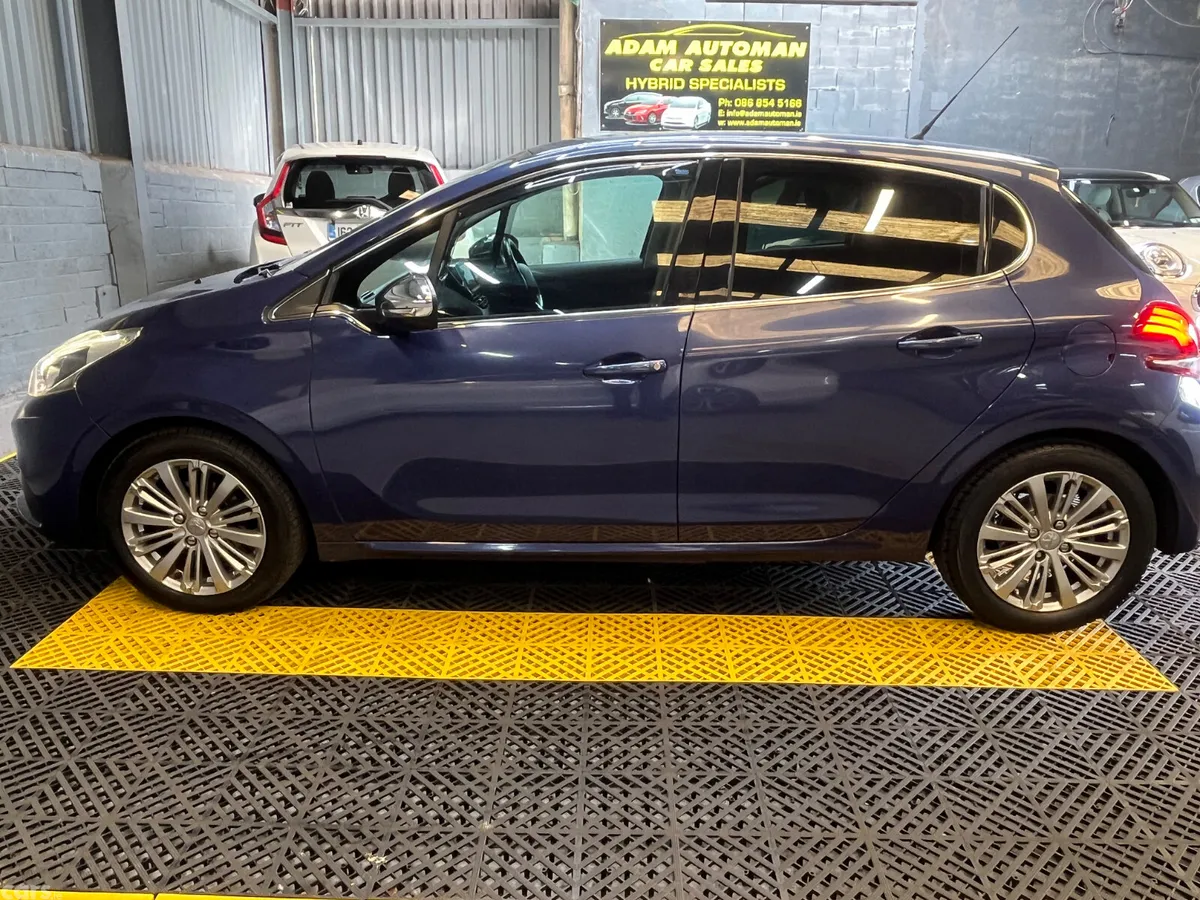 Peugeot 208 Hatchback, Petrol, 2016, Blue