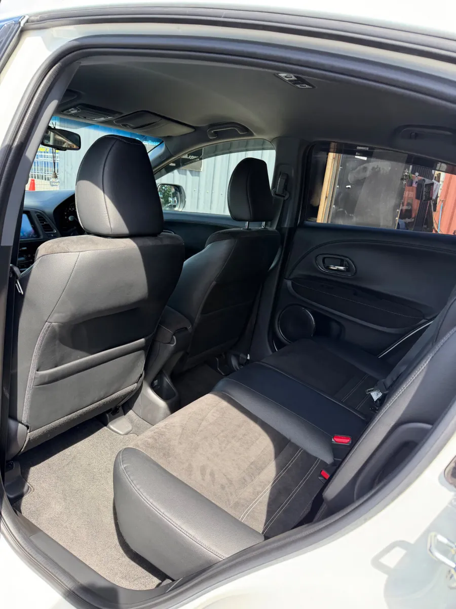 Honda Vezel SUV, Petrol Hybrid, 2017, White