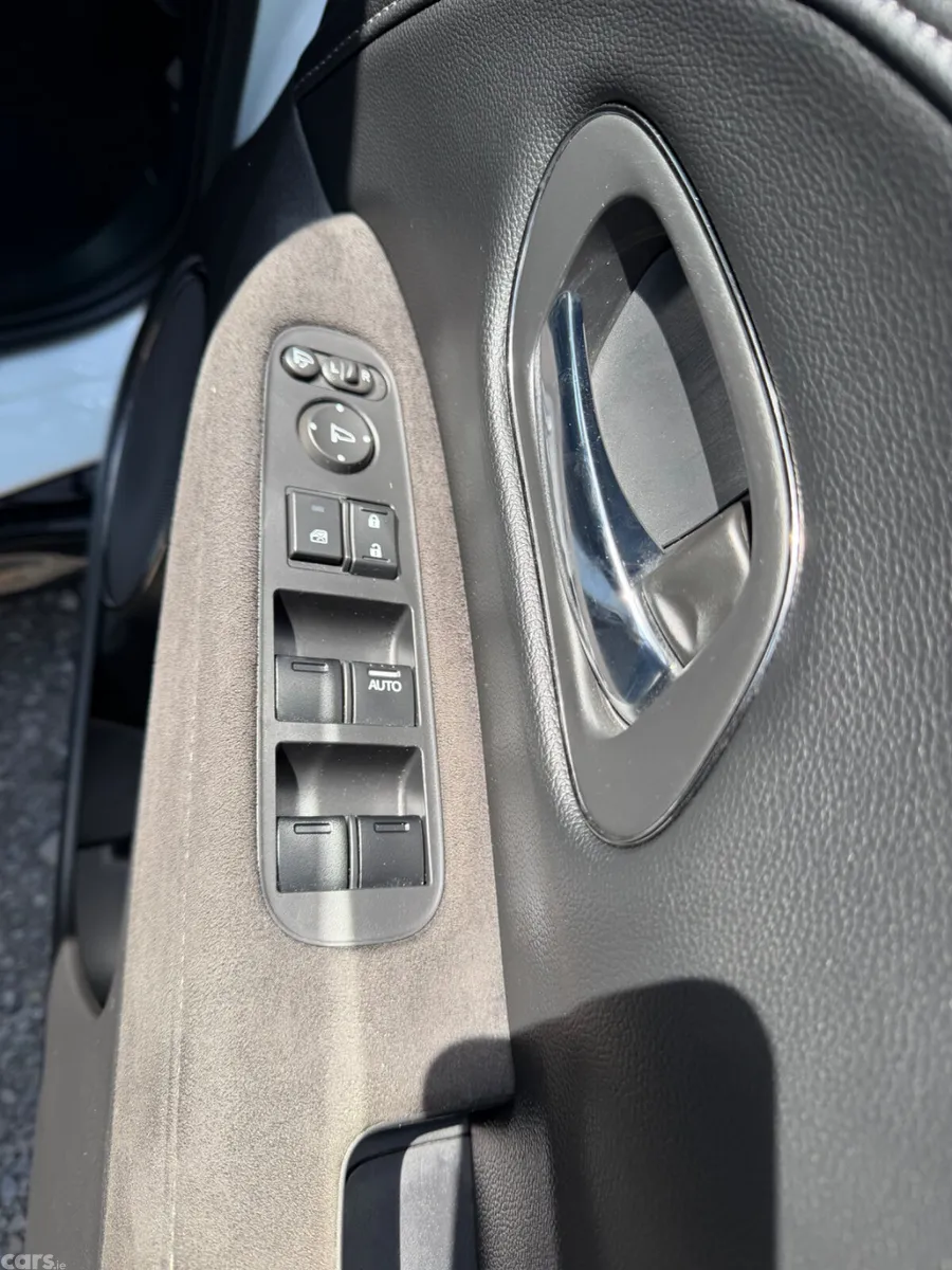 Honda Vezel SUV, Petrol Hybrid, 2017, White