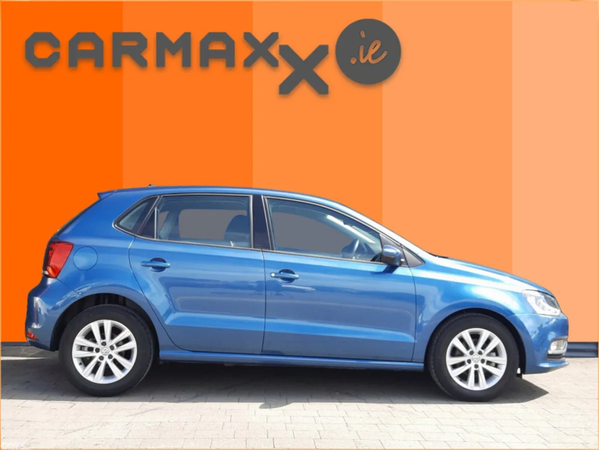 Volkswagen Polo Hatchback, Petrol, 2016, Blue