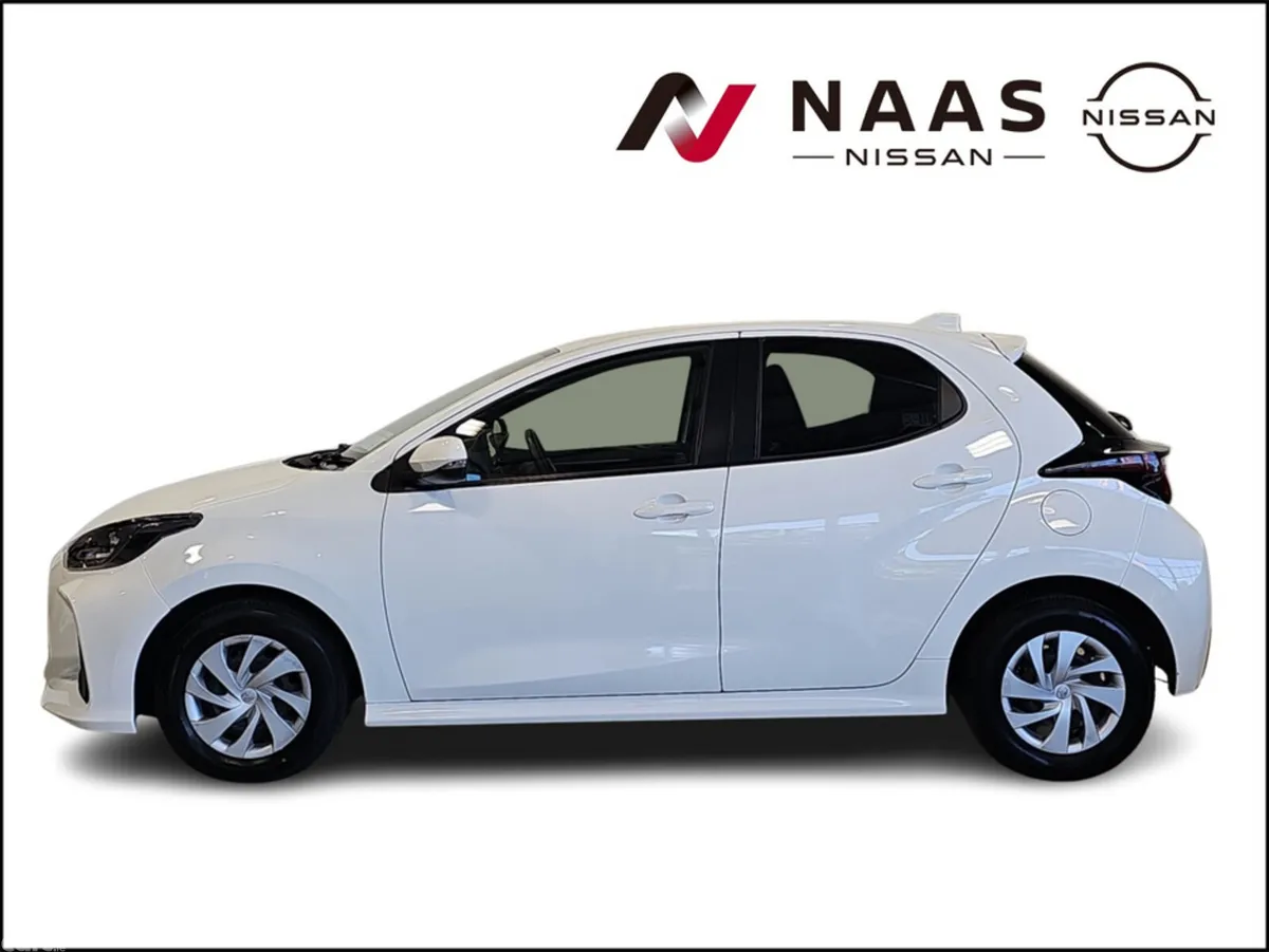 Toyota Yaris Hatchback, Petrol, 2023, White