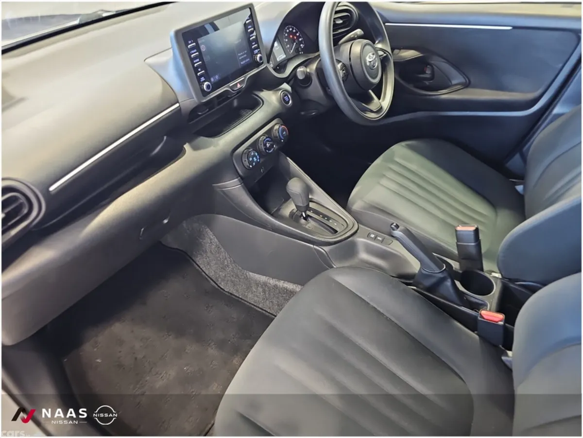Toyota Yaris Hatchback, Petrol, 2023, White