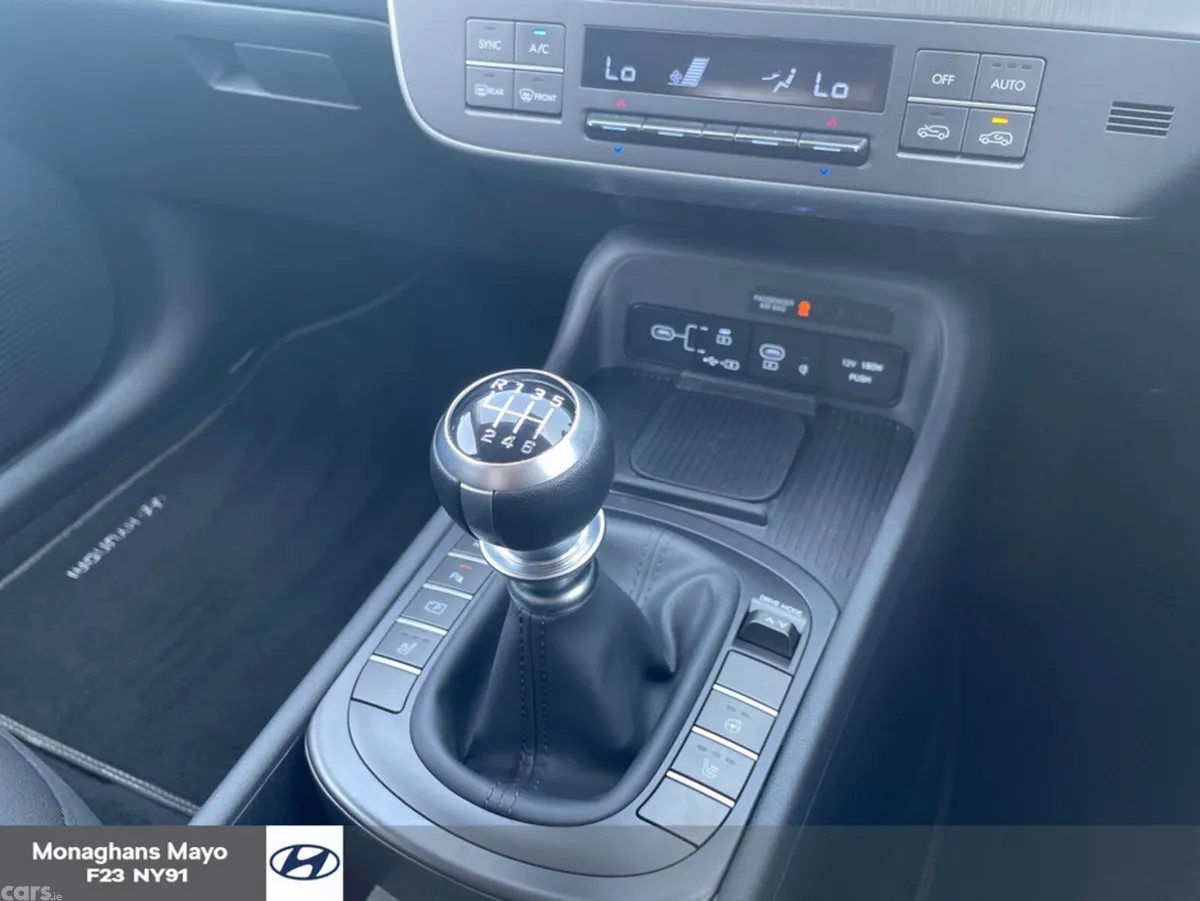 Hyundai KONA MPV, Petrol, 2024, Black